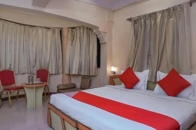 Hotel Tushar Πούνε Εξωτερικό φωτογραφία
