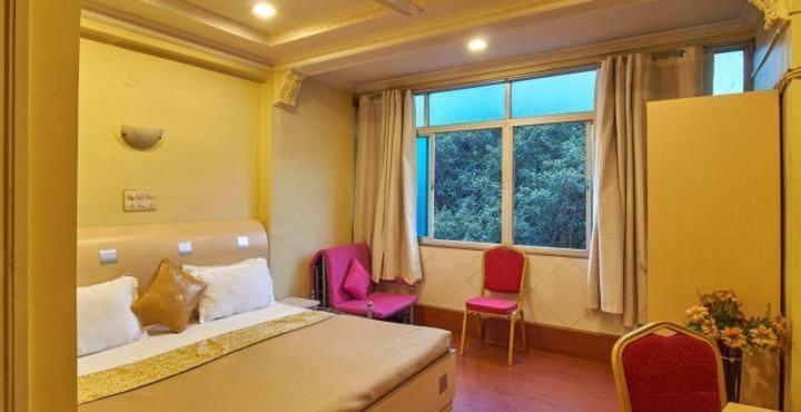 Hotel Tushar Πούνε Εξωτερικό φωτογραφία