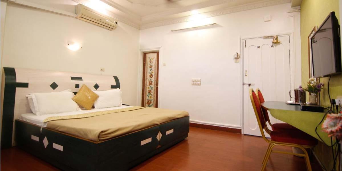Hotel Tushar Πούνε Εξωτερικό φωτογραφία