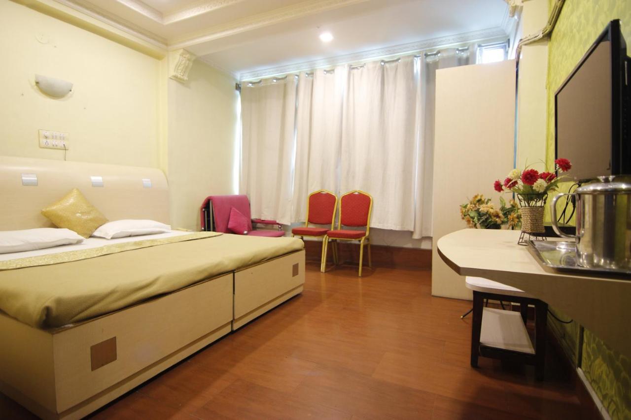 Hotel Tushar Πούνε Εξωτερικό φωτογραφία