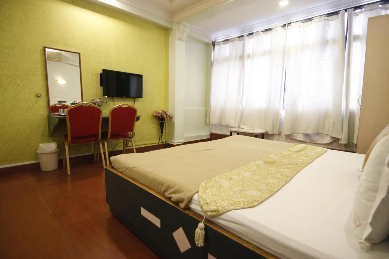 Hotel Tushar Πούνε Εξωτερικό φωτογραφία